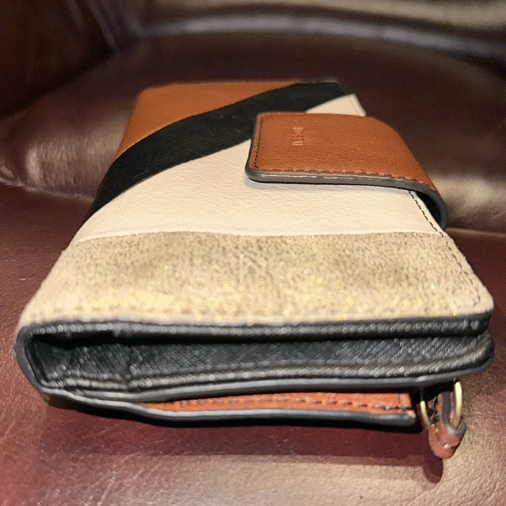 Fossil Madison Leather Wallet - Picture 11 of 16